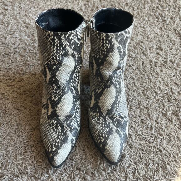 Madden Girl Cream / Black Snake Pattern Heeled Pointed Toe Ankle Boot Size 7M - Picture 7 of 7